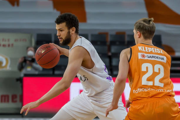 一是赫罗那 一是赫罗那