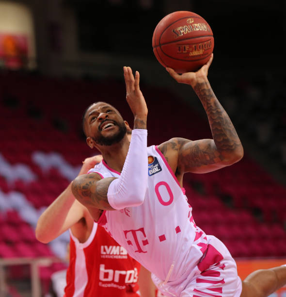 虽然首战的 虽然首战的